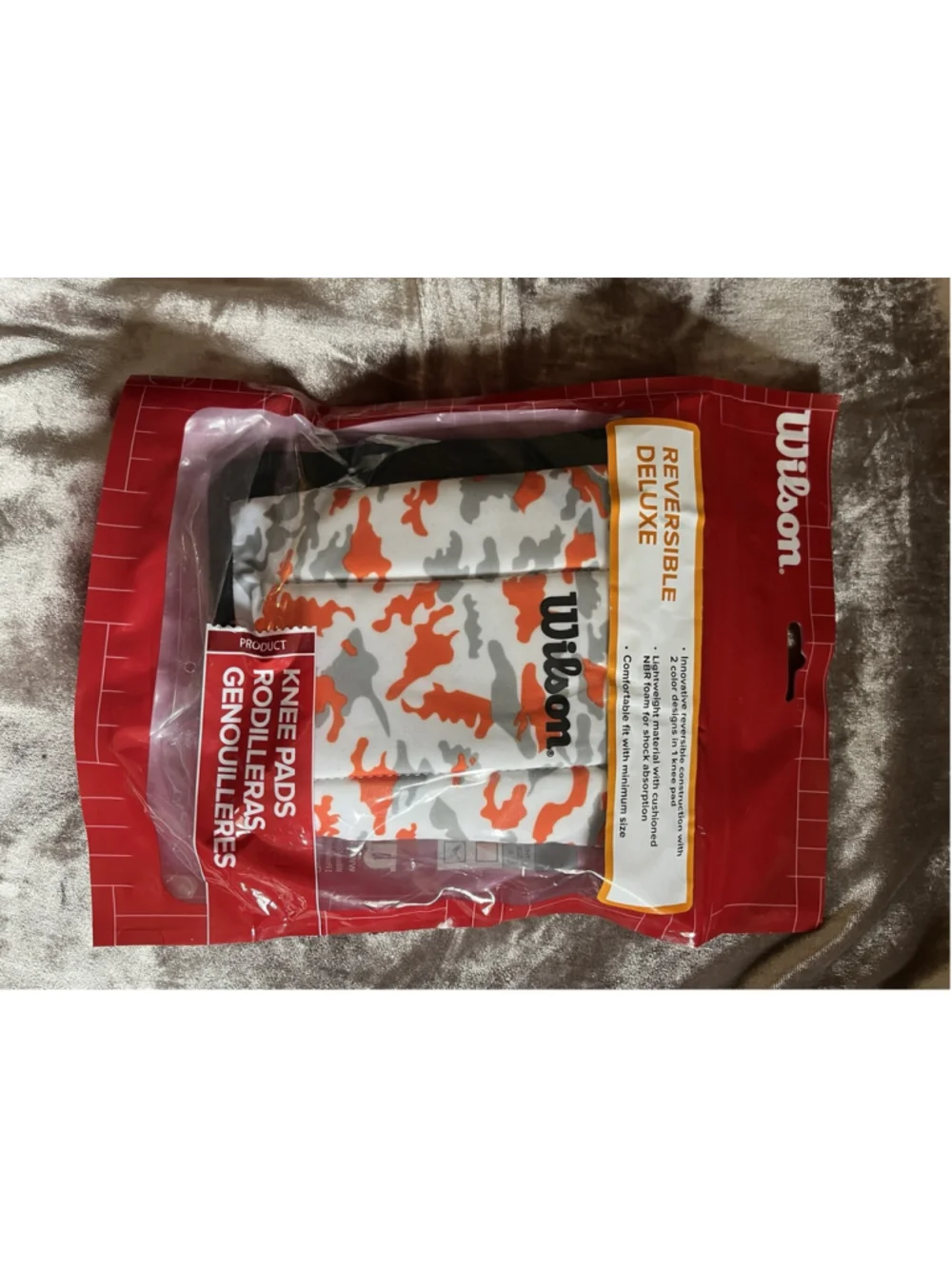 1 PAIR OF WILSON CAMO REVERSIBLE DELUXE STANDARD JUNIOR KNEE PADS VOLLEBYALL NEW